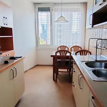 Corner Tower // Prijetno Stanovanje Za 4 Osebe + Free Parking Appartamento *