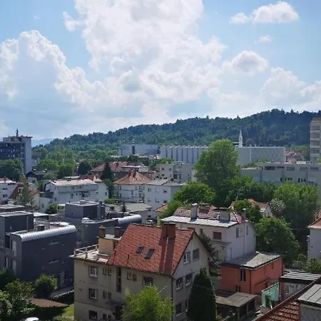 Corner Tower // Prijetno Stanovanje Za 4 Osebe + Free Parking 아파트